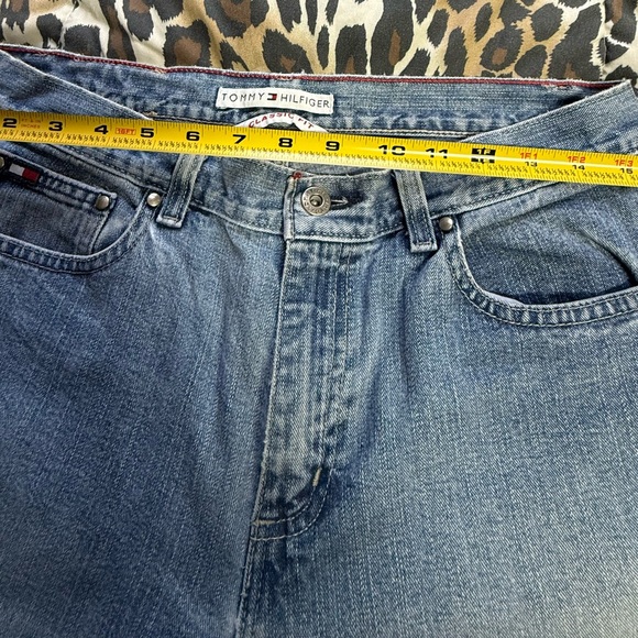 Women's Tommy Hilfiger Classic Fit Jeans - Picture 10 of 12